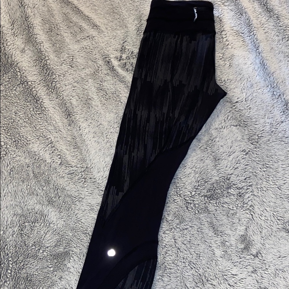 Lululemon size 4. Black, with mesh